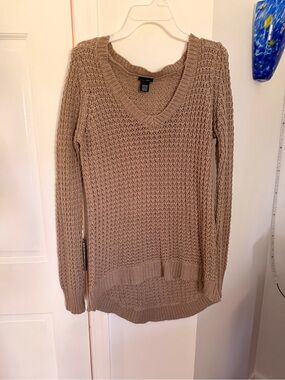V-Neck Rue 21 Knit Sweater in Taupe
